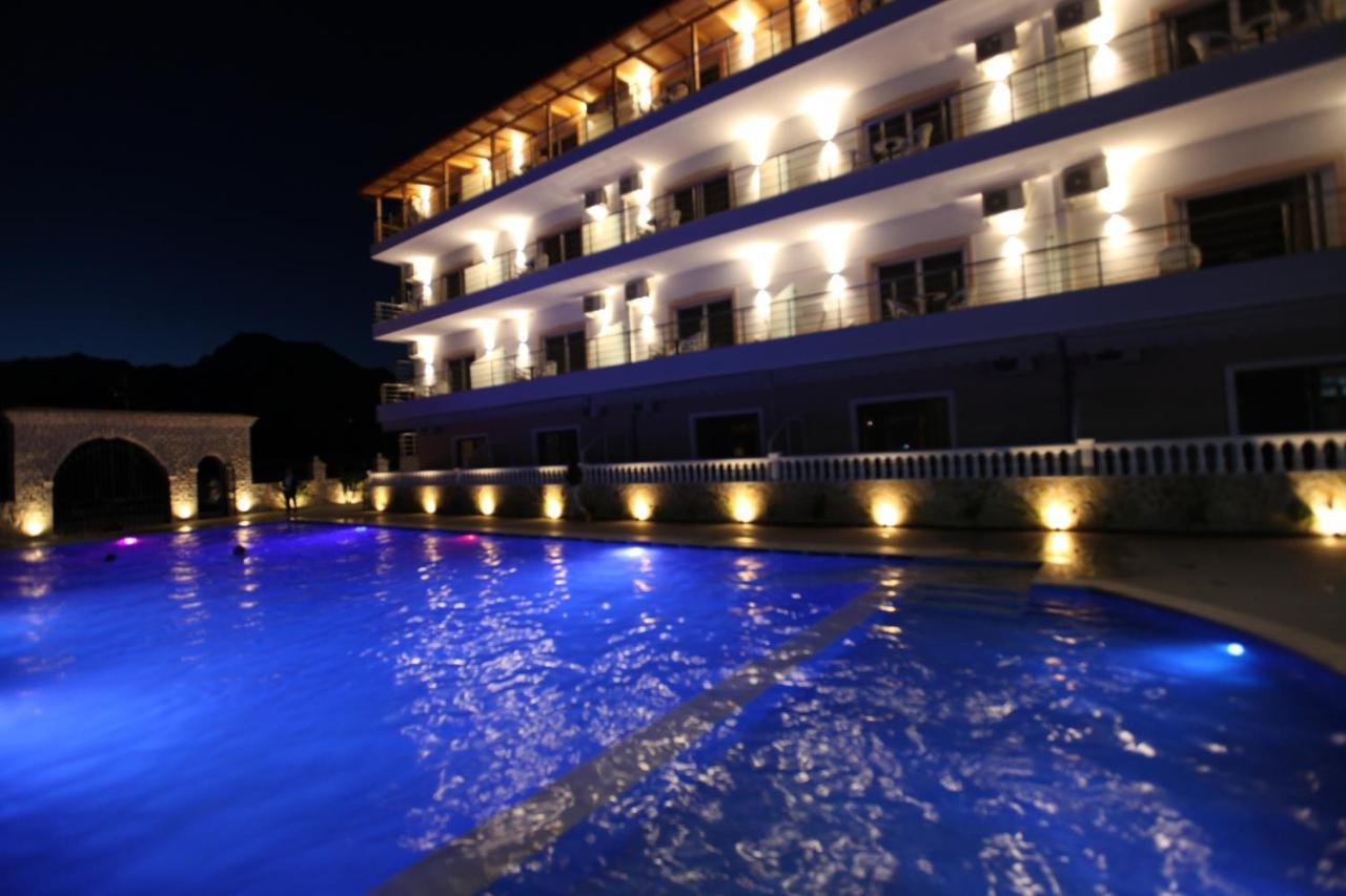 Hotel Riviera Борш Екстериор снимка