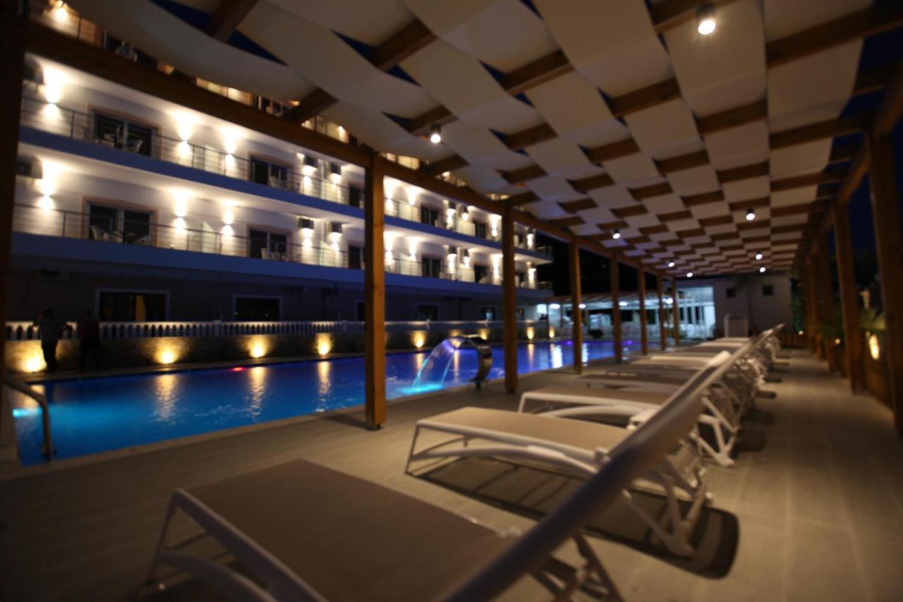 Hotel Riviera Борш Екстериор снимка