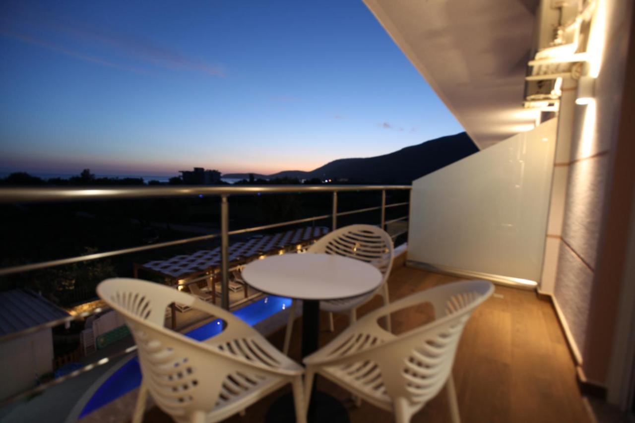 Hotel Riviera Борш Екстериор снимка