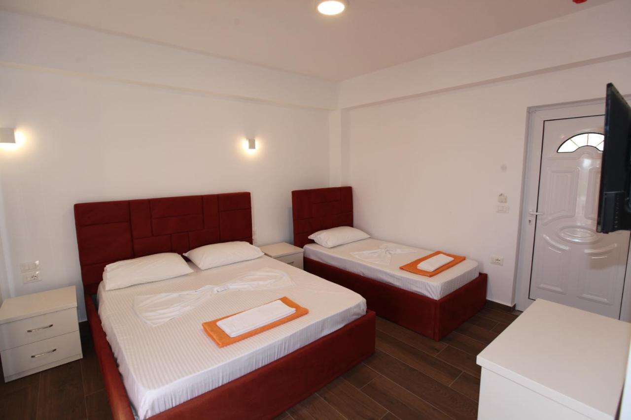 Hotel Riviera Борш Екстериор снимка