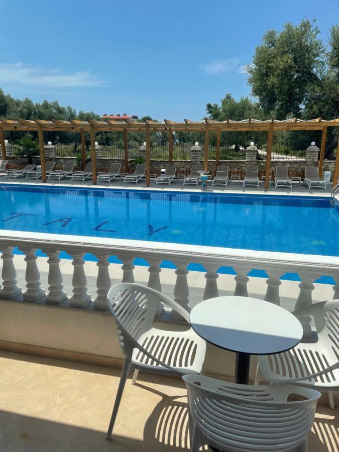 Hotel Riviera Борш Екстериор снимка